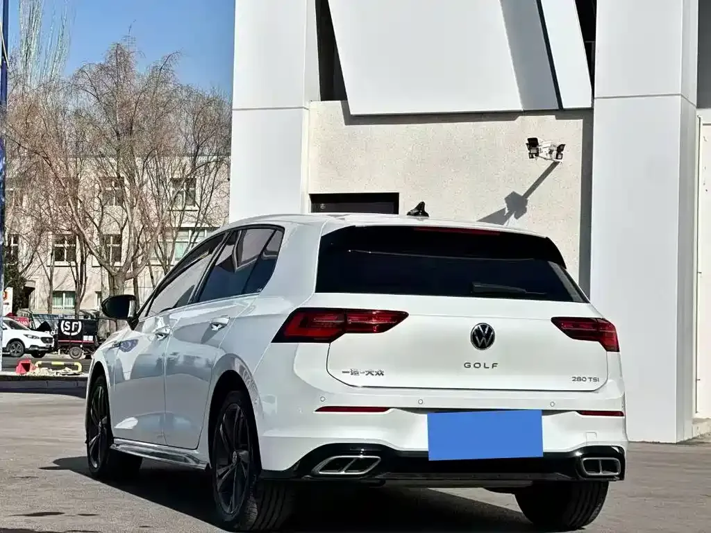 Volkswagen Golf 2023 из CN, фото 8