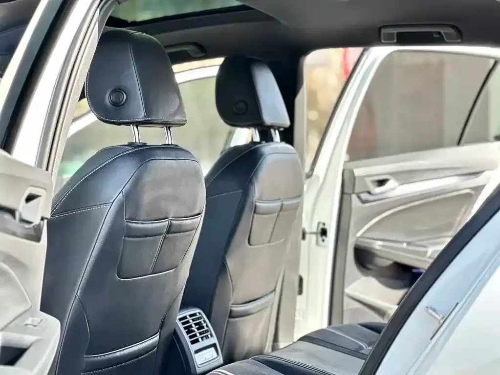 Volkswagen Golf 2023 из CN, фото 10