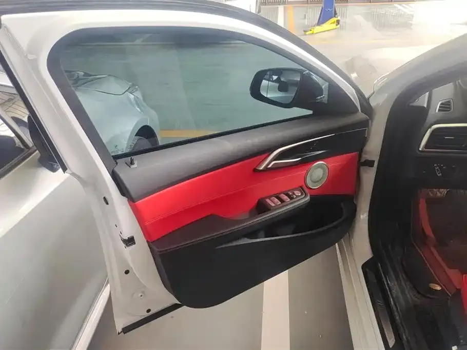 BMW 1 Series 2022 из CN, фото 3