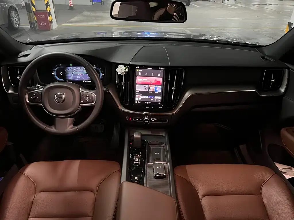 Volvo XC60 2024 из CN, фото 3