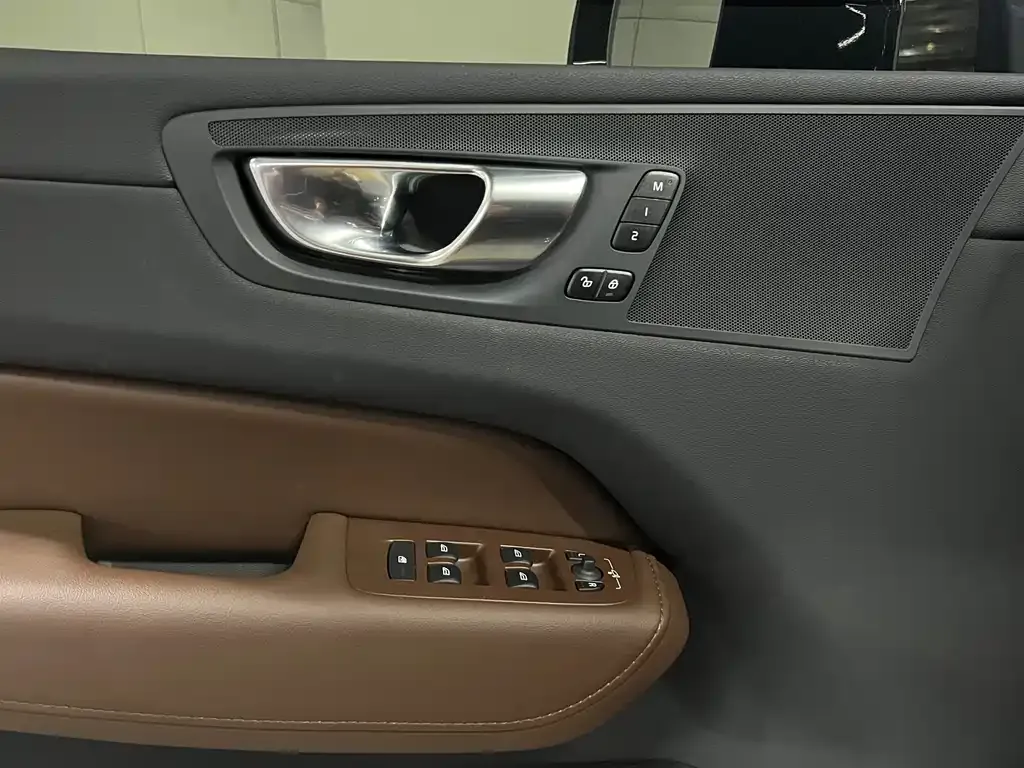 Volvo XC60 2024 из CN, фото 4