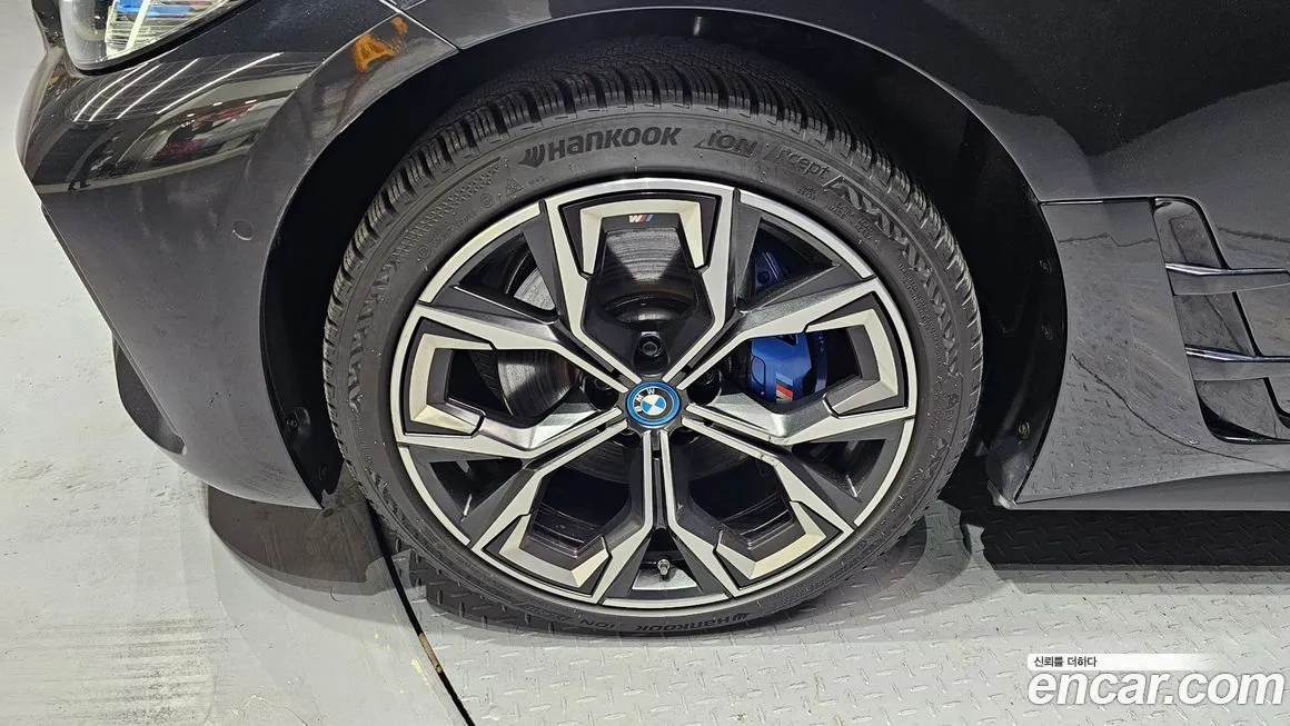 BMW i4 — фото 6
