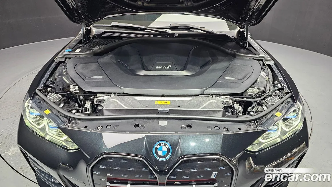 BMW i4 — фото 9