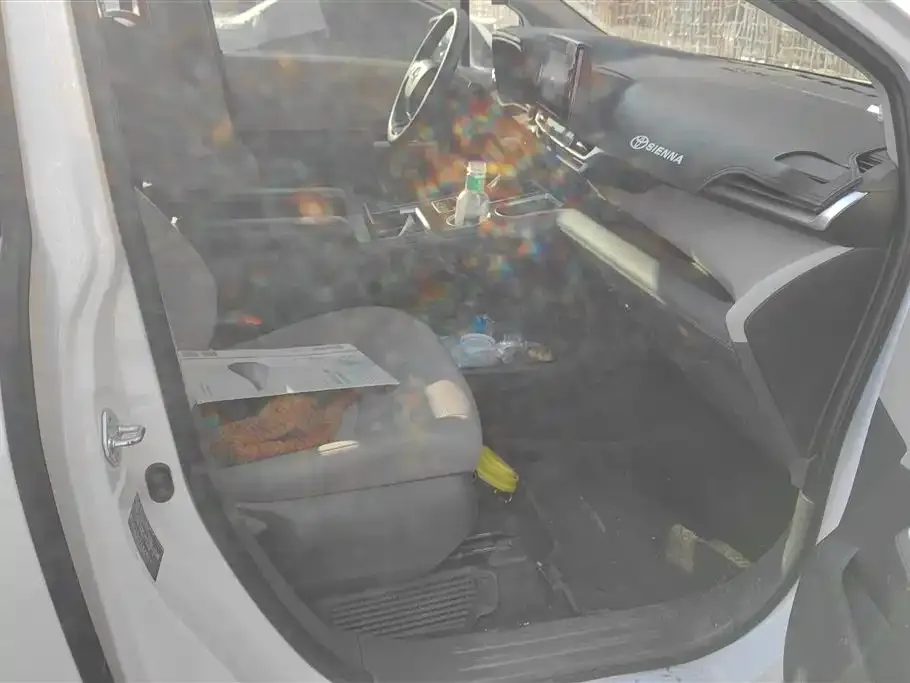 Toyota Sienna 2024 из CN, фото 4