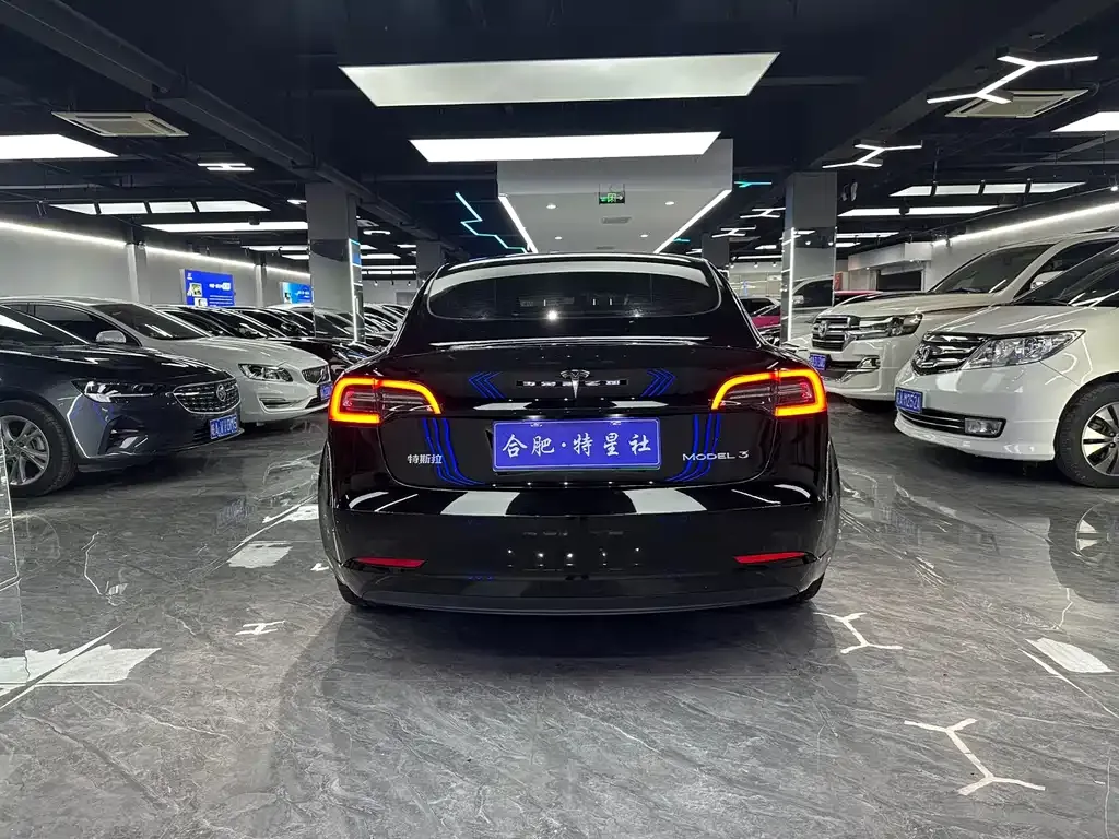 Tesla Model 3 — фото 9