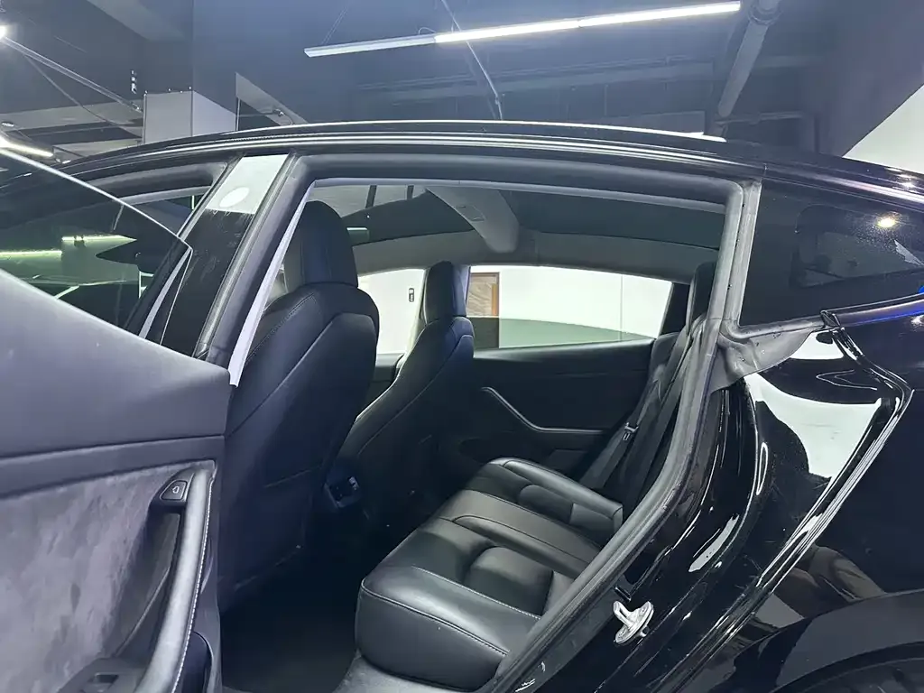 Tesla Model 3 — фото 4