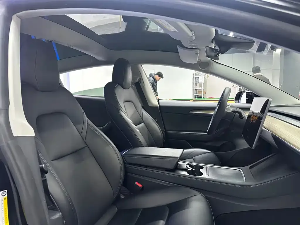 Tesla Model 3 — фото 3