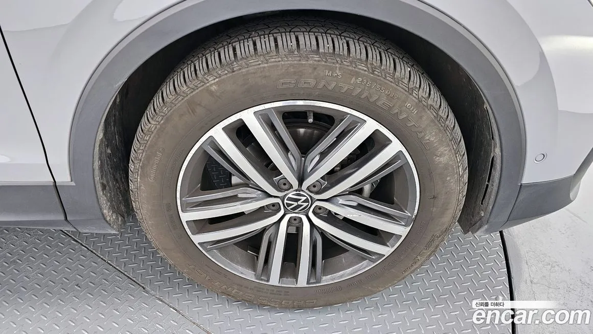 Volkswagen Tiguan — фото 7