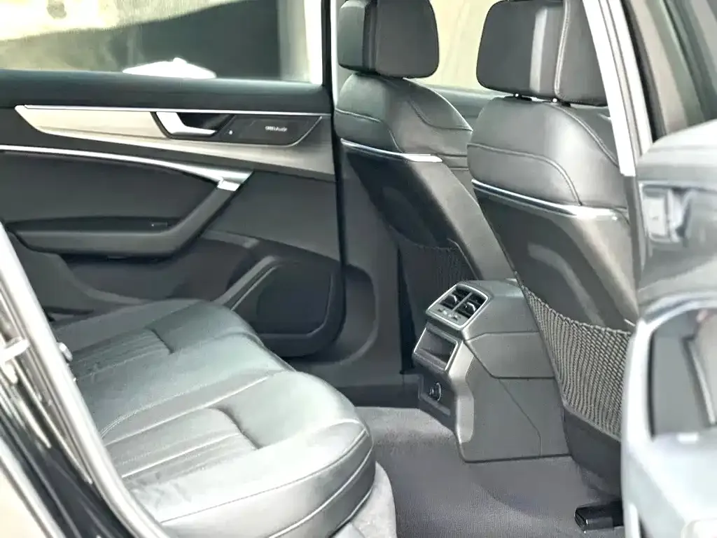 Audi A6L 2022 из CN, фото 2