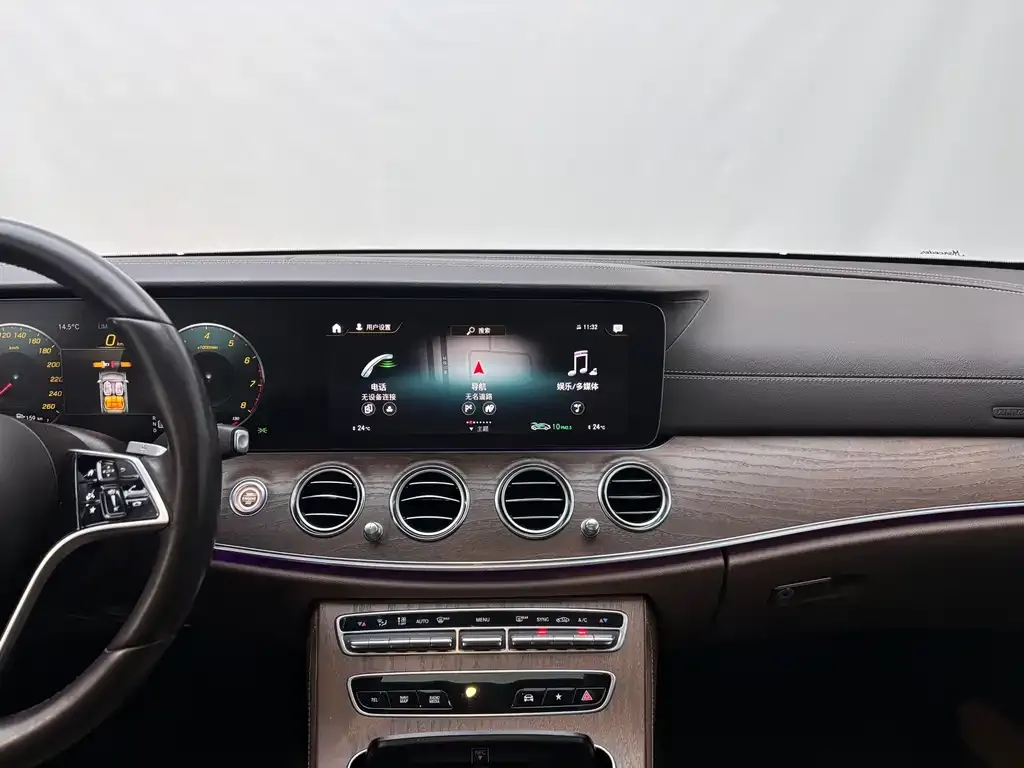 Mercedes-Benz E-Class — фото 5