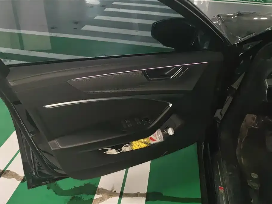 Audi A6L 2023 из CN, фото 2