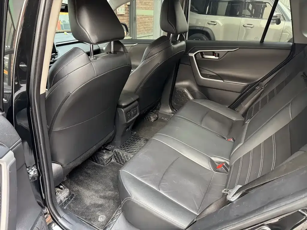 Toyota Wildlander 2023 из CN, фото 5