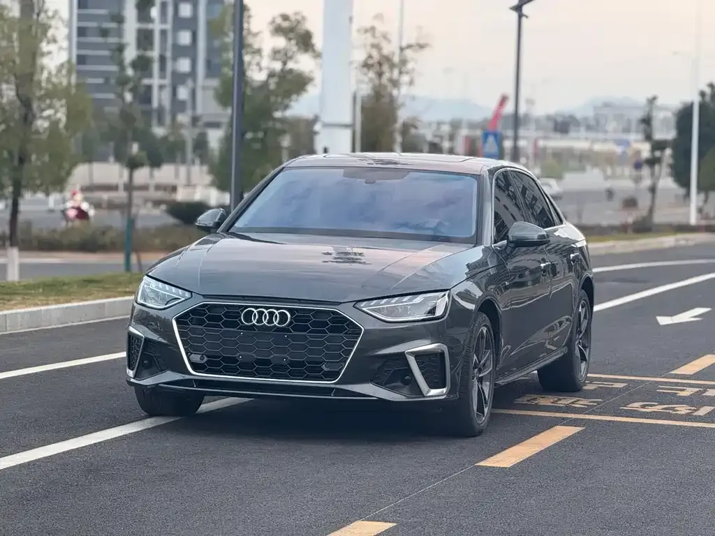 Audi A4L 2022 из CN, фото 1