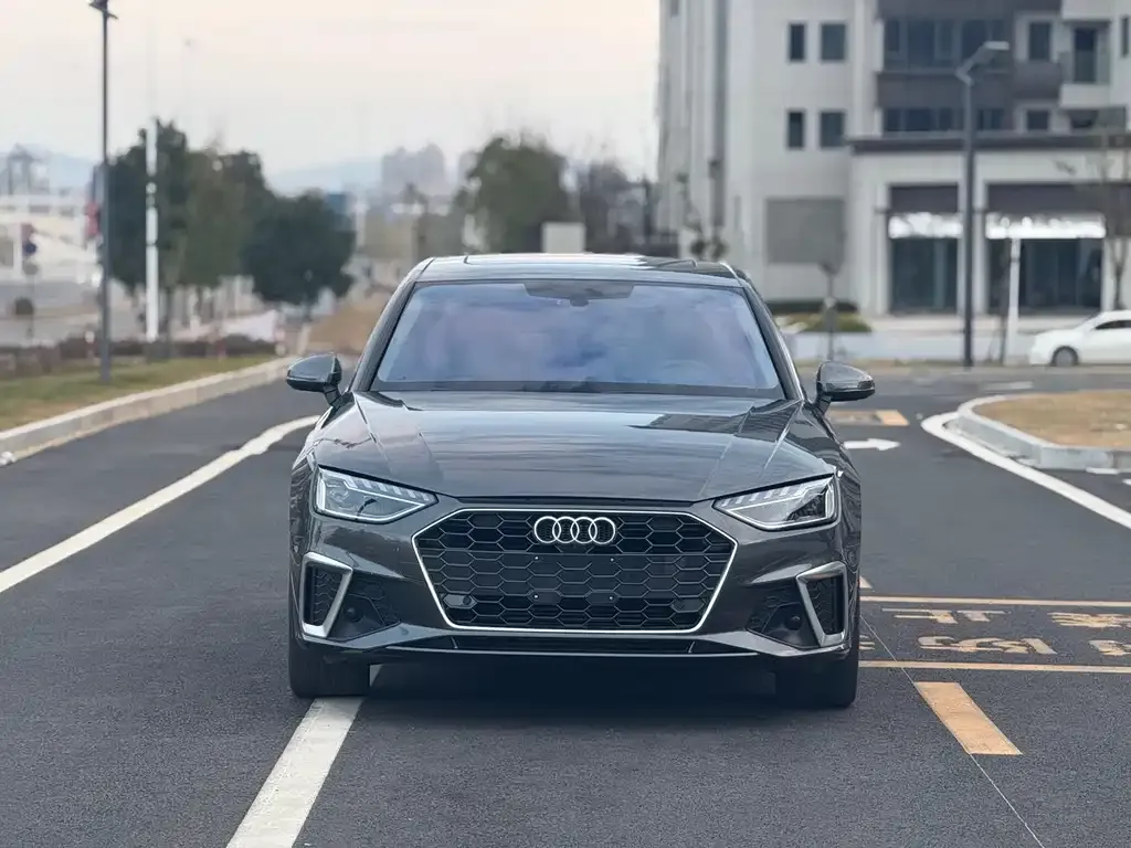 Audi A4L 2022 из CN, фото 2