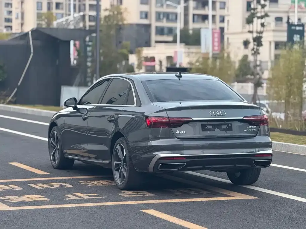 Audi A4L 2022 из CN, фото 6