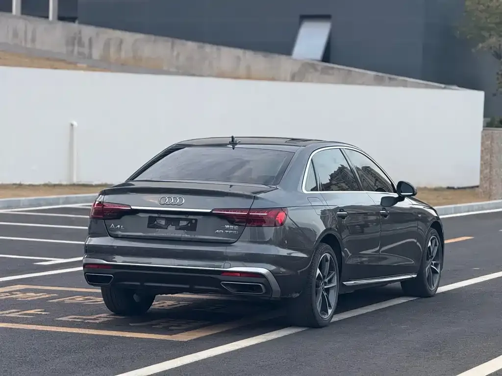 Audi A4L 2022 из CN, фото 4