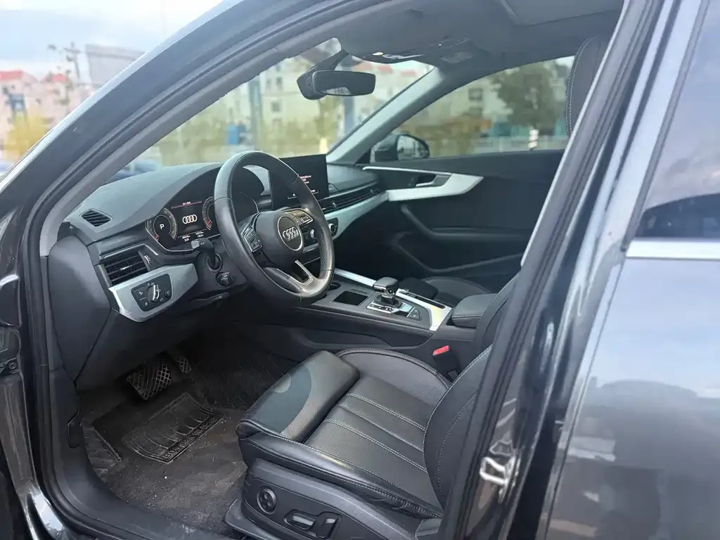 Audi A4L 2022 из CN, фото 3