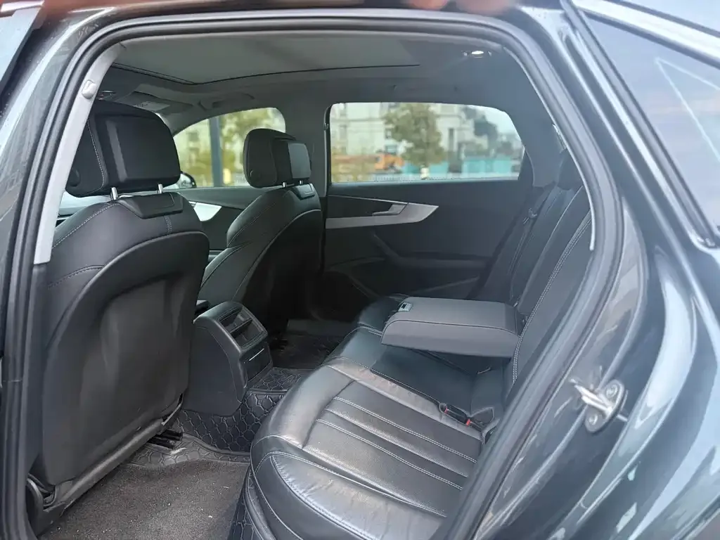 Audi A4L 2022 из CN, фото 9