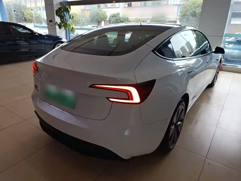 Tesla Model 3 2023 из CN, фото 3