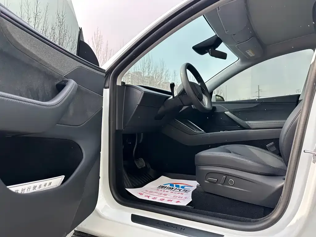 Tesla Model Y 2025 из CN, фото 8
