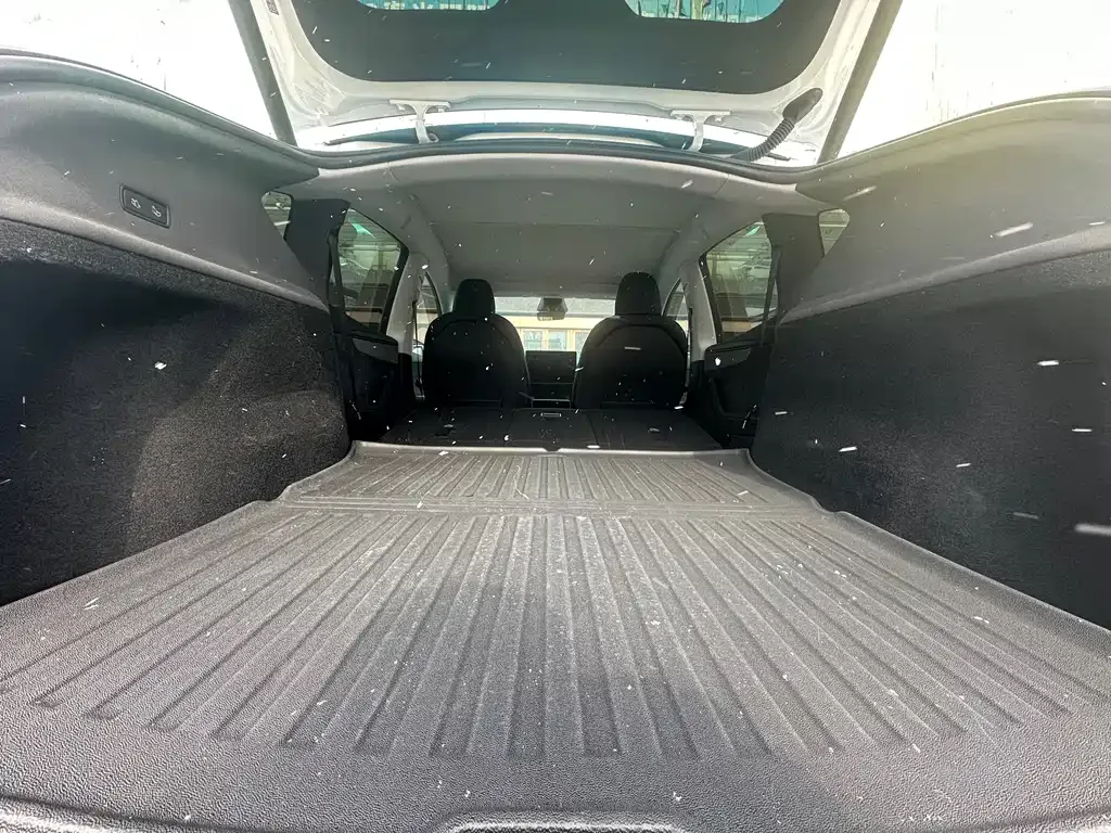 Tesla Model Y 2025 из CN, фото 10