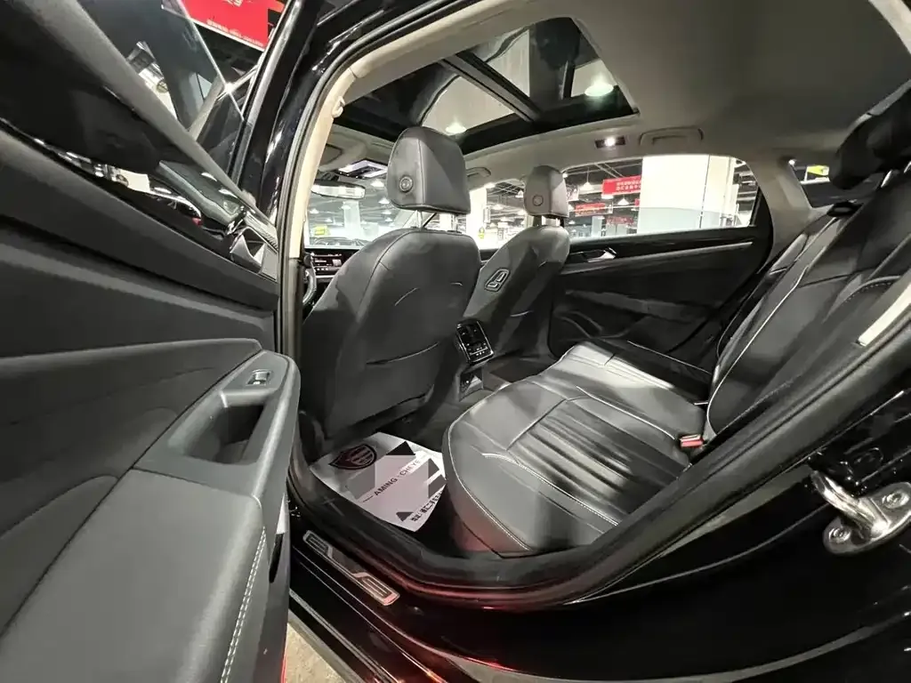 Volkswagen Passat 2024 из CN, фото 3