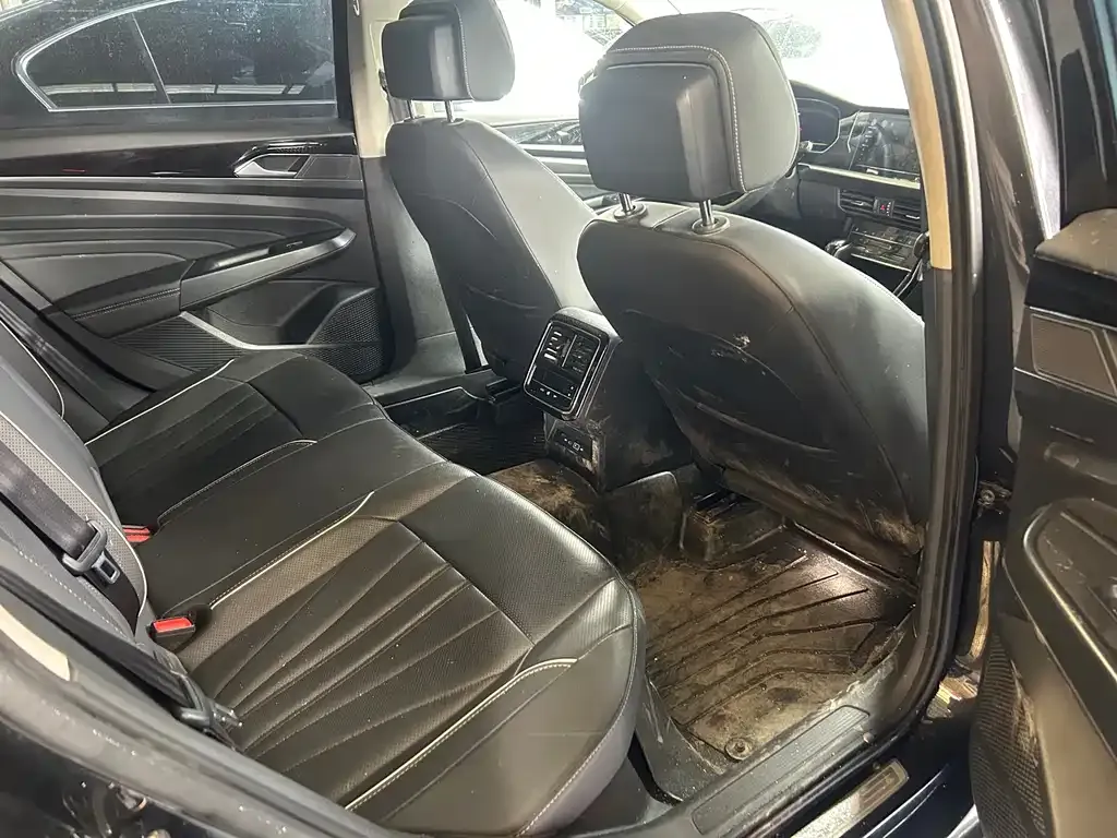 Volkswagen Passat 2024 из CN, фото 2