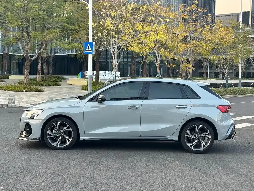 Audi A3 2024 из CN, фото 10