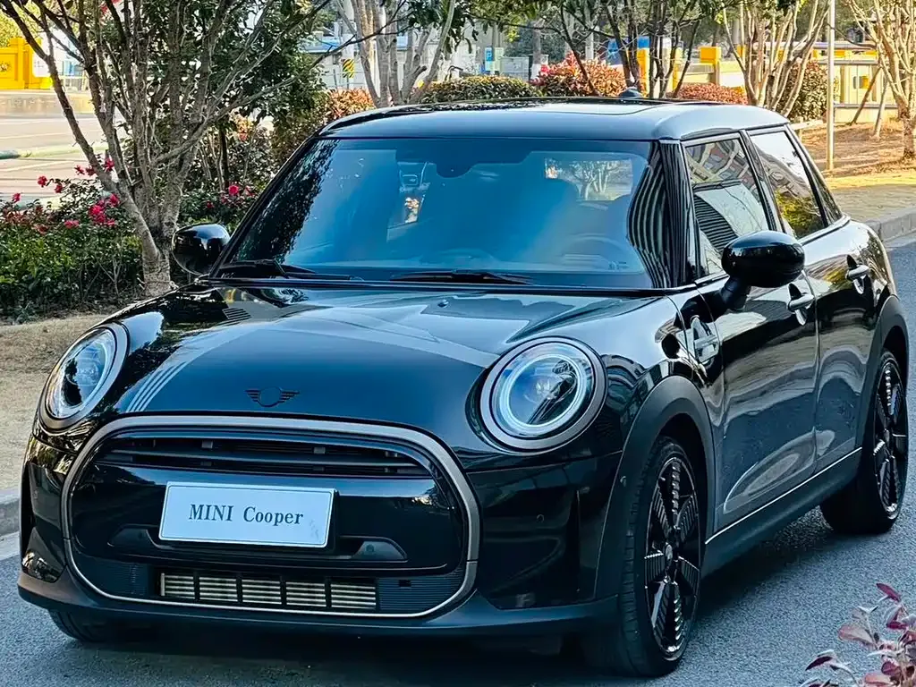 MINI Cooper (3-door) 2023 из CN, фото 1