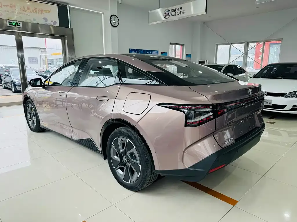 Toyota bZ3 2023 из CN, фото 4