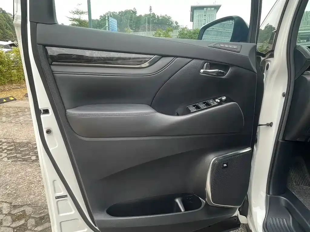 Toyota Vellfire 2023 из CN, фото 5