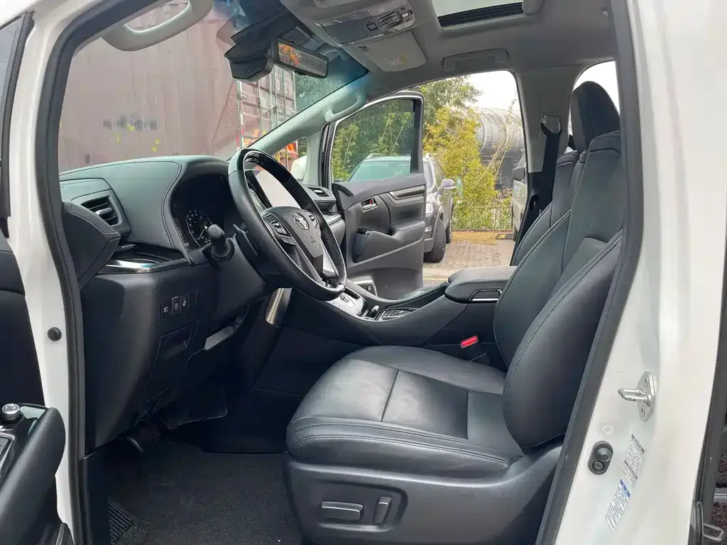 Toyota Vellfire 2023 из CN, фото 2