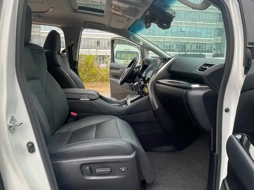 Toyota Vellfire 2023 из CN, фото 7
