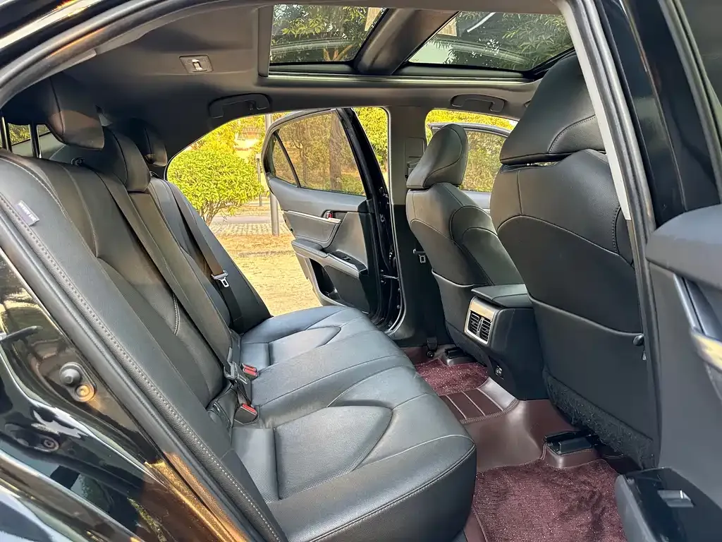 Toyota Camry 2023 из CN, фото 3