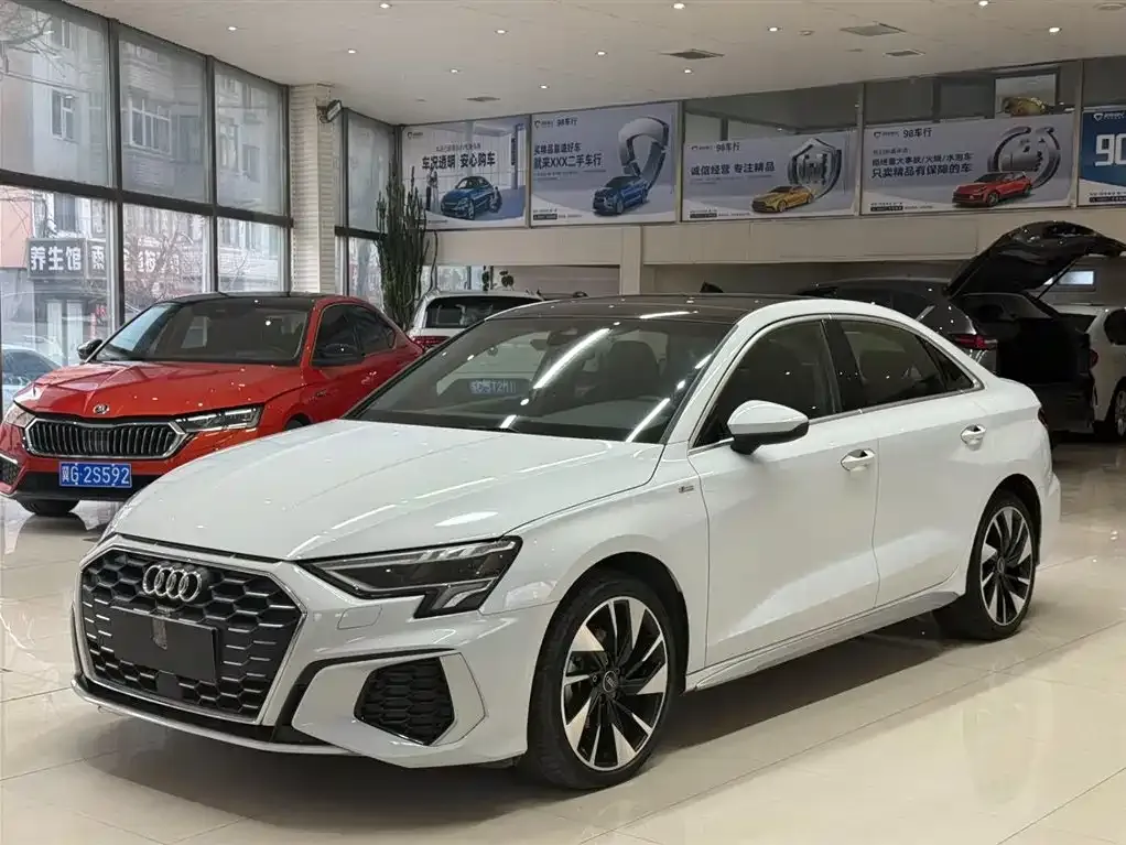 Audi A3 2023 из CN, фото 1
