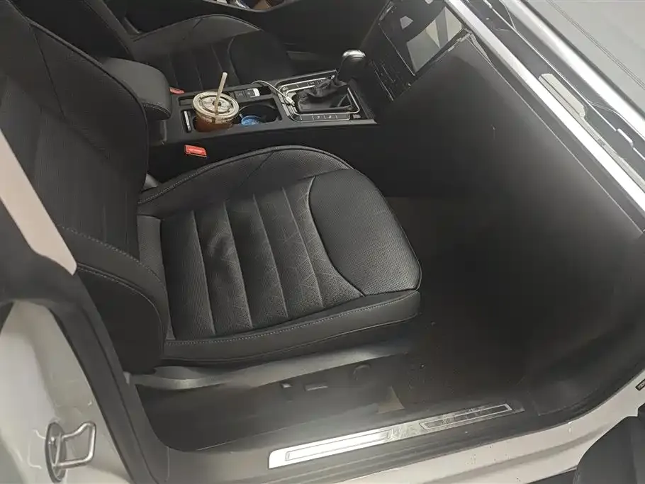Volkswagen CC 2023 из CN, фото 5