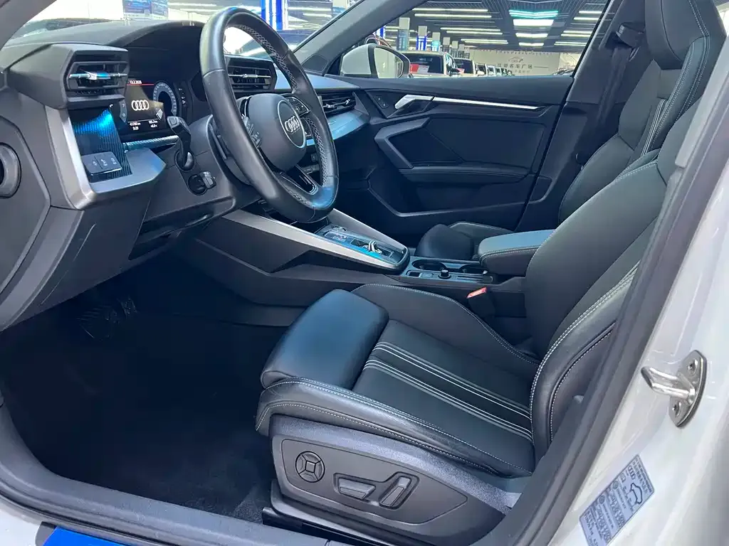 Audi A3 2023 из CN, фото 2