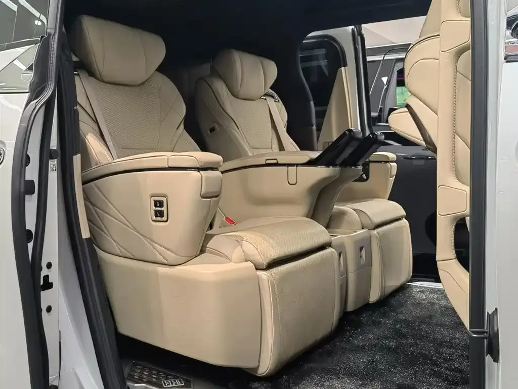 Toyota Vellfire 2024 из CN, фото 2
