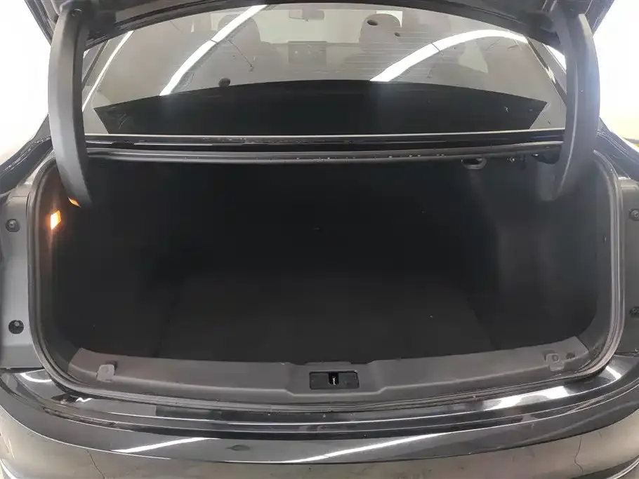 Hongqi E-QM5 — фото 2