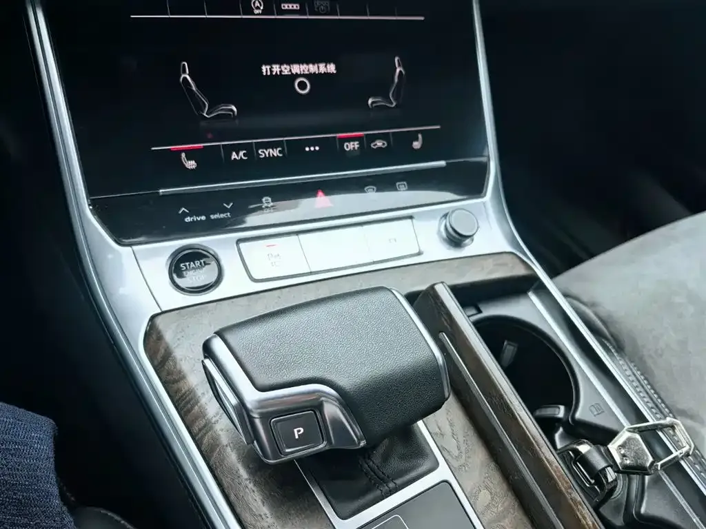 Audi A6L — фото 10