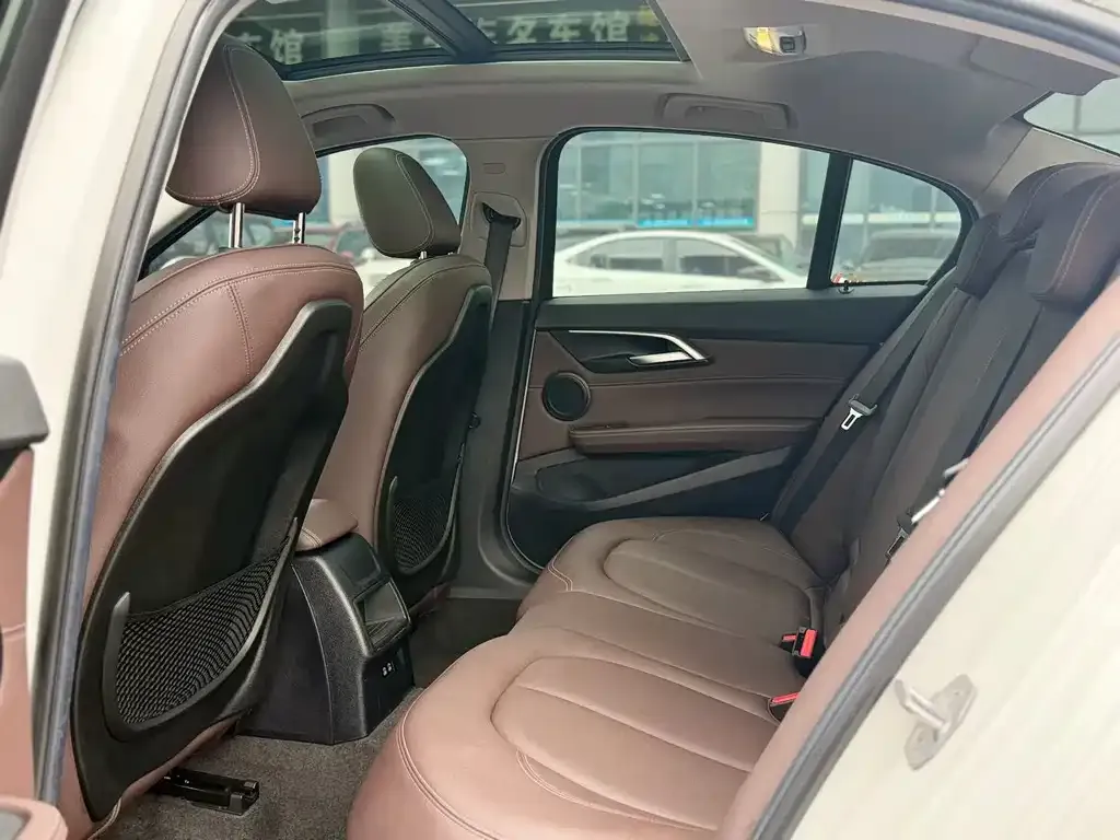 BMW 1 Series 2022 из CN, фото 2
