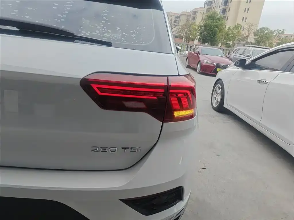 Volkswagen T-Roc 2021 из CN, фото 2
