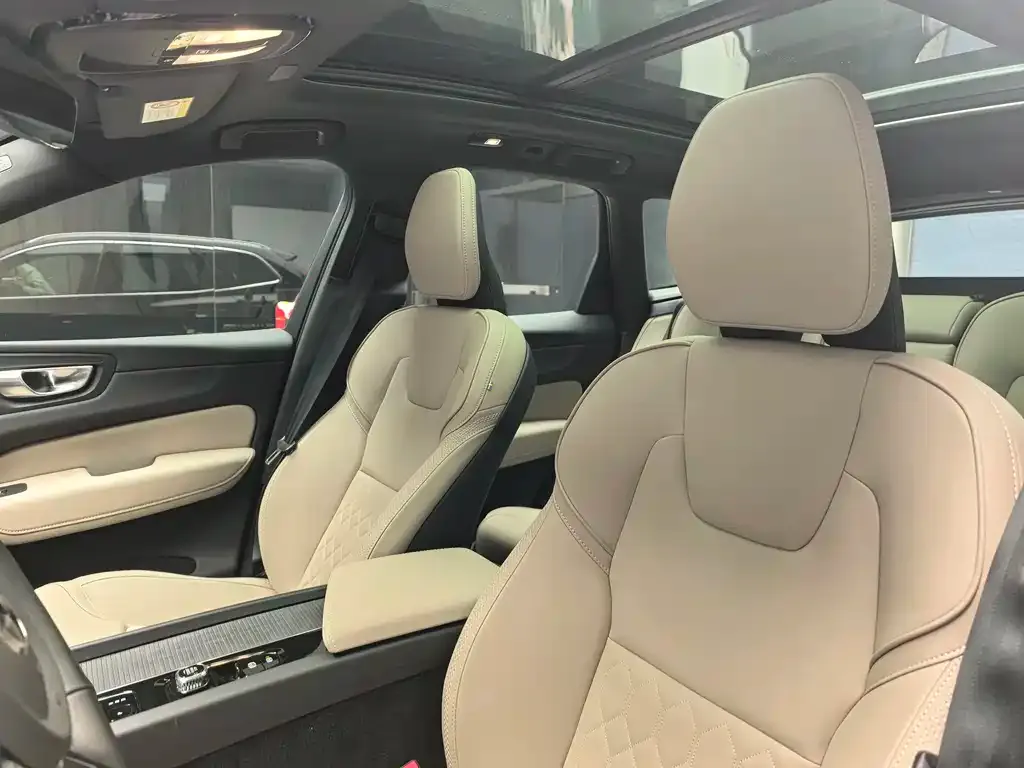 Volvo XC60 2025 из CN, фото 5