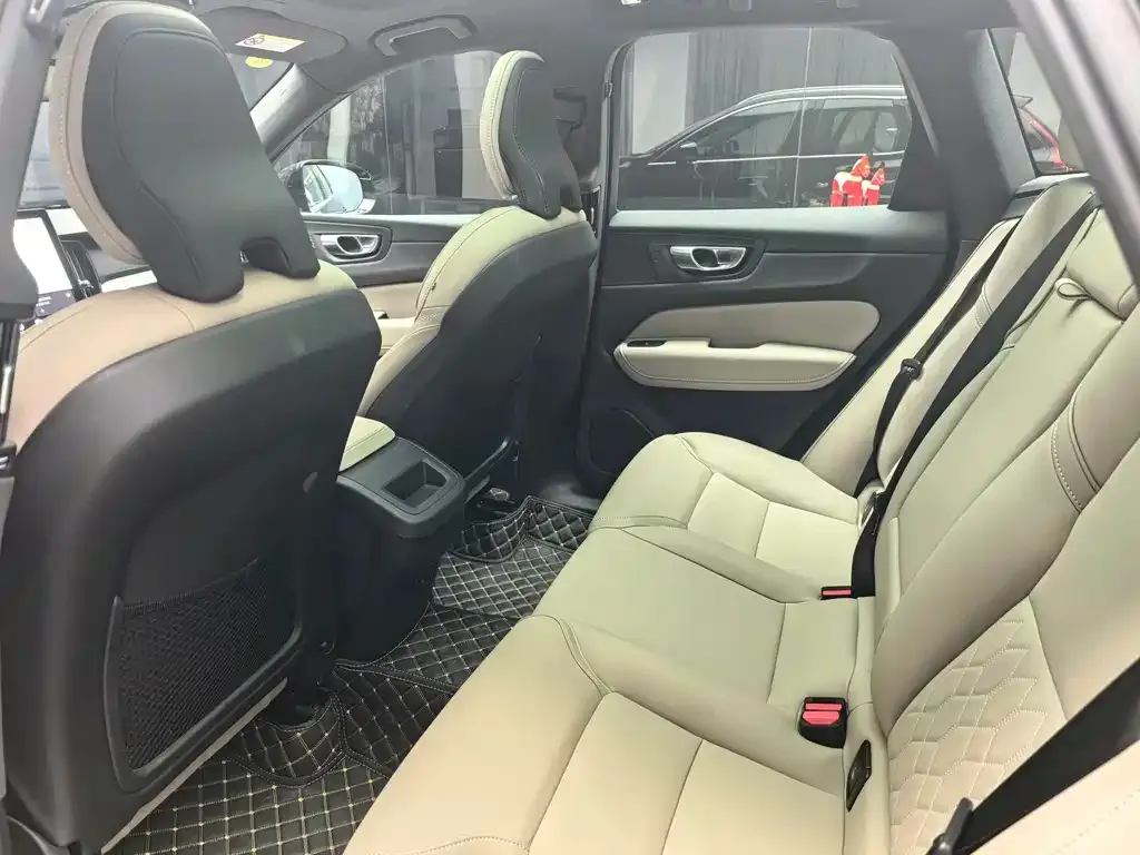 Volvo XC60 2025 из CN, фото 9