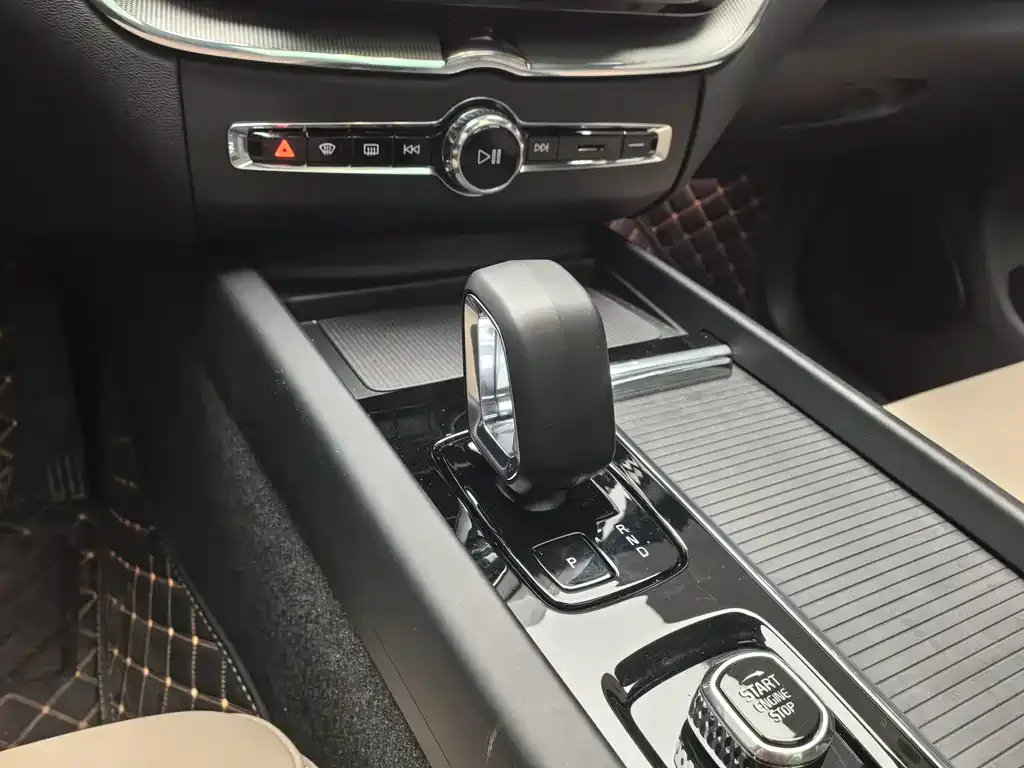 Volvo XC60 2025 из CN, фото 6
