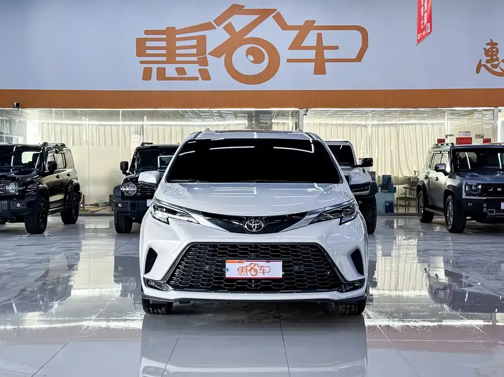 Toyota Granvia — фото 1