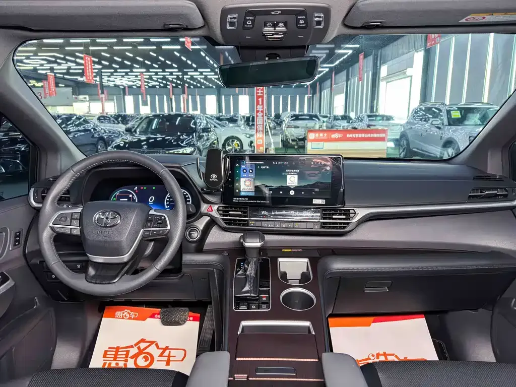 Toyota Granvia — фото 9