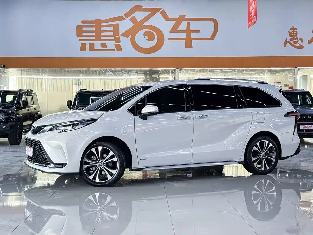 Toyota Granvia — фото 10