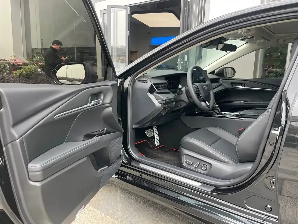 Toyota Camry 2025 из CN, фото 9