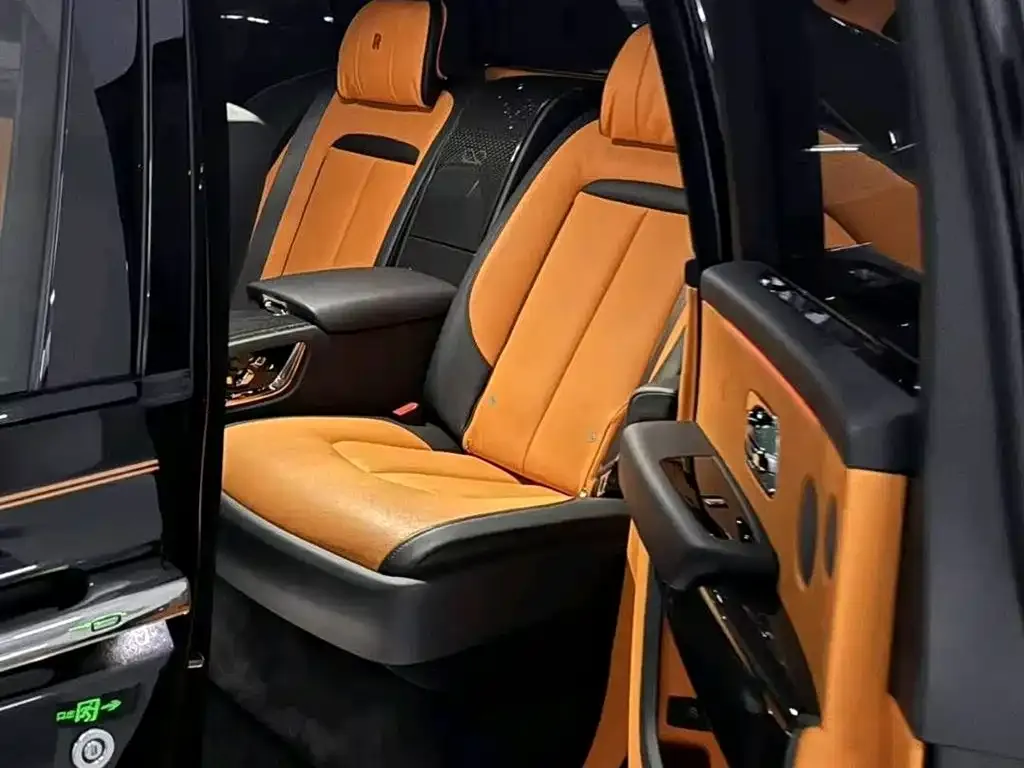 Rolls-Royce Cullinan 2021 из CN, фото 4